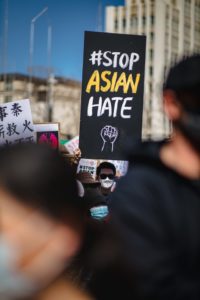 亚裔成目标，美国仇恨犯罪12年来新高