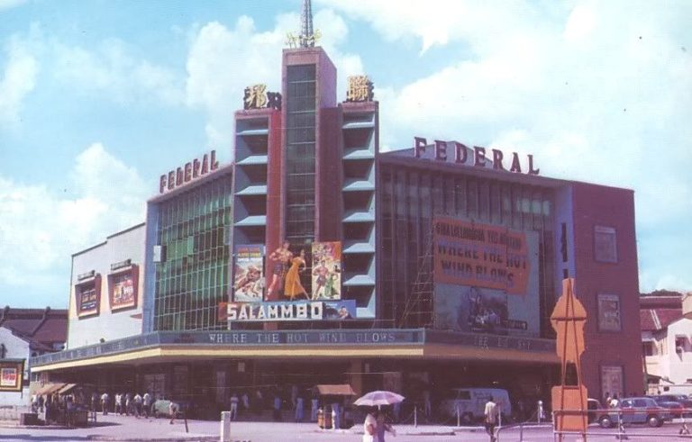 联邦戏院是放映首轮西片的大型电影院。（网络图片）