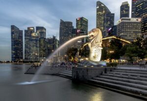 18 January 2017: Merlion Statue in Singapore at night time - long exposure